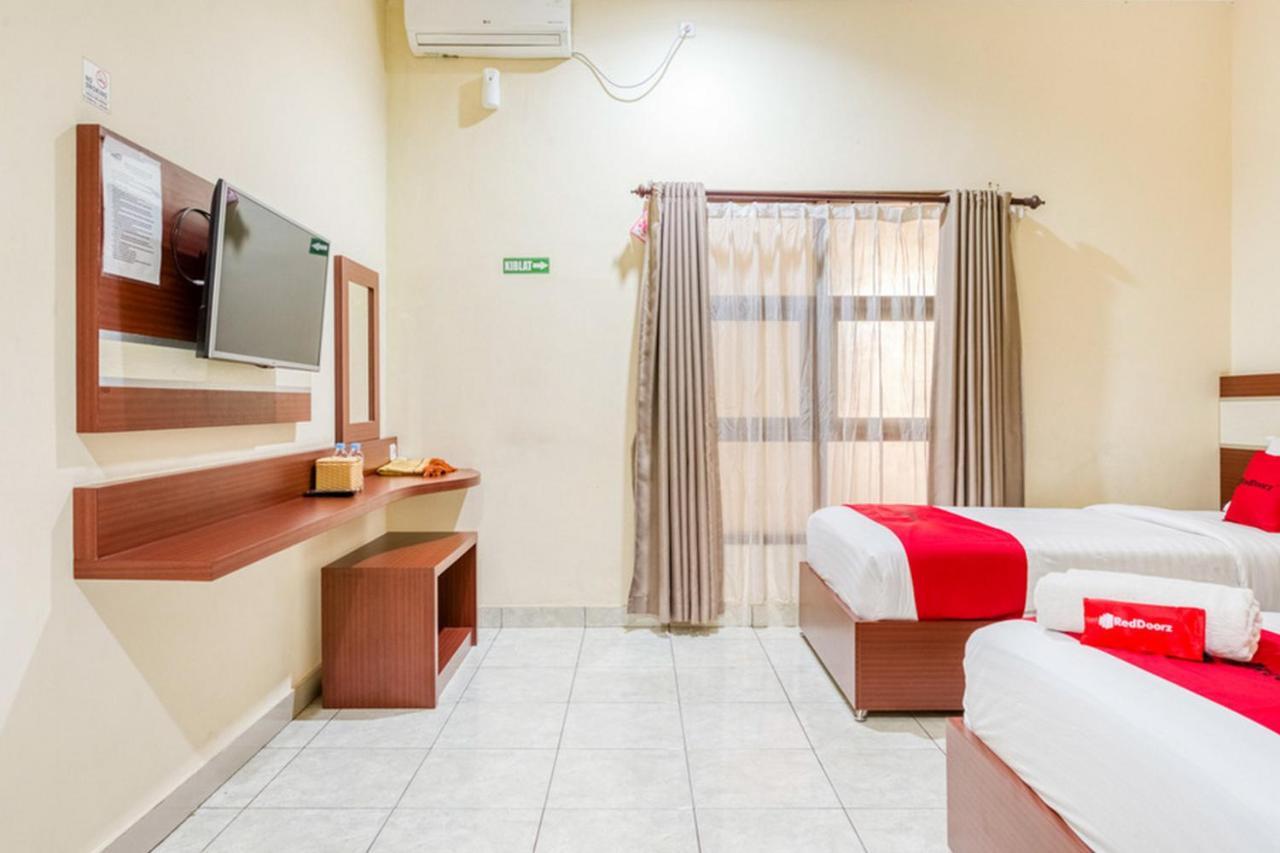 Hotel Reddoorz Syariah @ Jalan Simpang Gajayana Malang Zewnętrze zdjęcie
